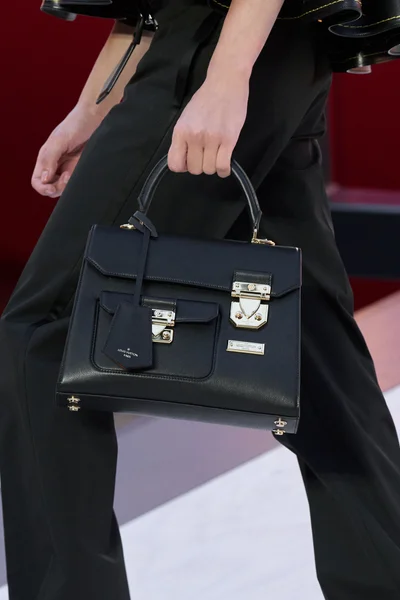 Look 90